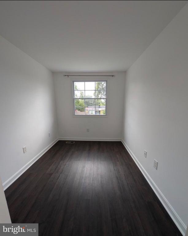 Building Photo - 1358 Raleigh Dr
