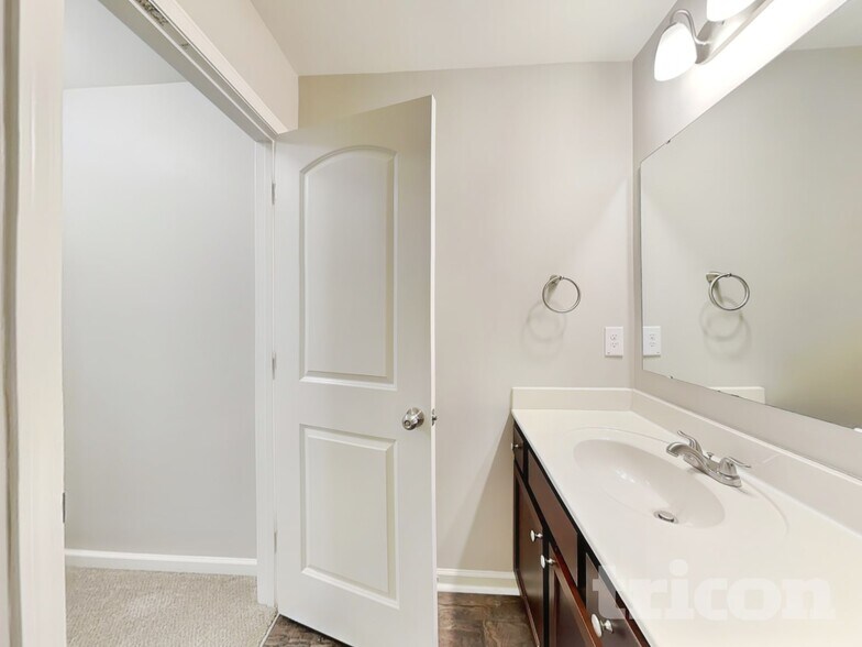 Building Photo - 115 Clove Hitch Dr