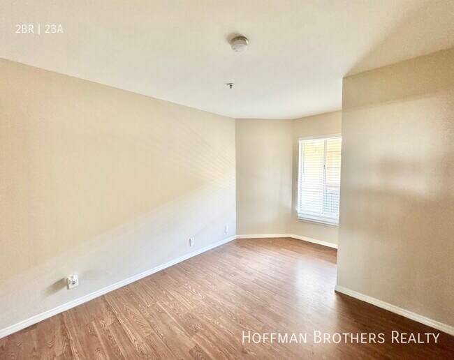 Building Photo - 8724 Burton Way