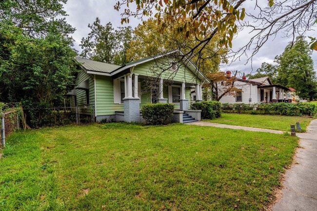 Building Photo - 4 bed/2 bath single-family home for lease ...