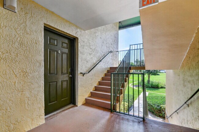 Building Photo - 135 Yacht Club Way