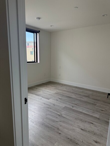 Building Photo - 5923 Laurel Canyon Blvd