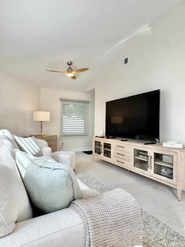 Building Photo - 240 Norgrove Ave