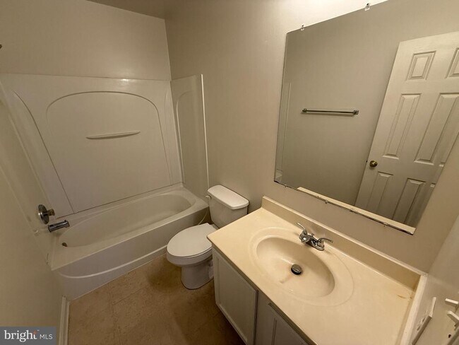 Building Photo - 4345 Normandy Ct