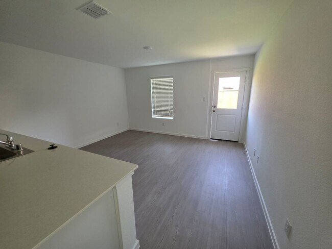 Building Photo - NEWLY BUILT 3 bedroom 2.5 Bath Single fami...