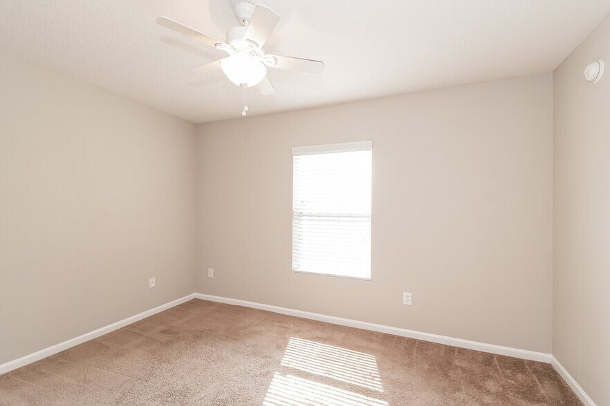 Building Photo - 2120 Sotterley Ln