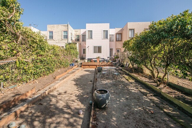 Building Photo - 435 27th Ave