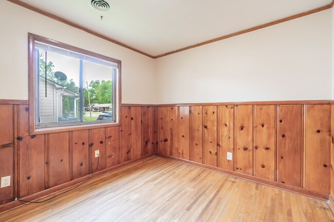 Building Photo - * Move-In Special * Charming 3 Bedroom, 1....