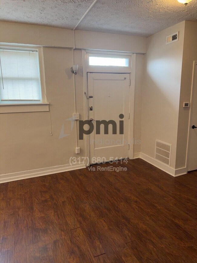 Building Photo - 1 W 28th St