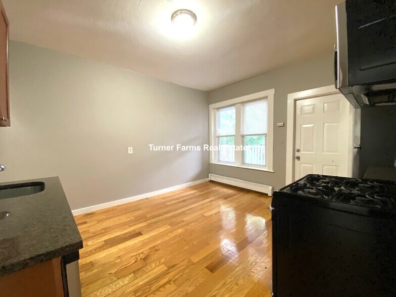 Building Photo - 270 Bowdoin St