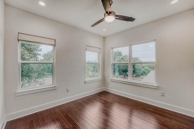 Building Photo - 1134 Chicon St