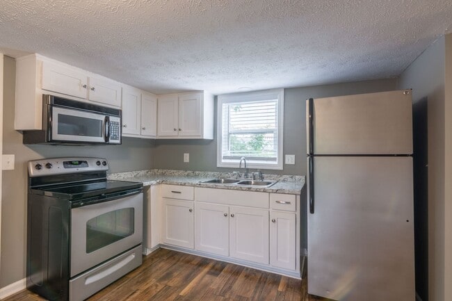 Building Photo - Charming home in the center of Lafayette!