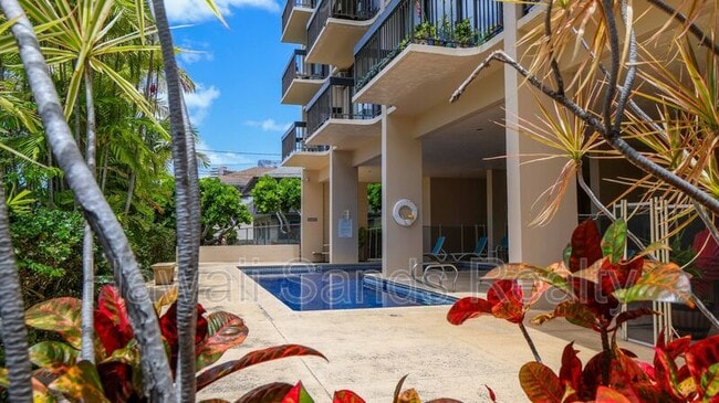 Building Photo - 1560 Thurston Ave