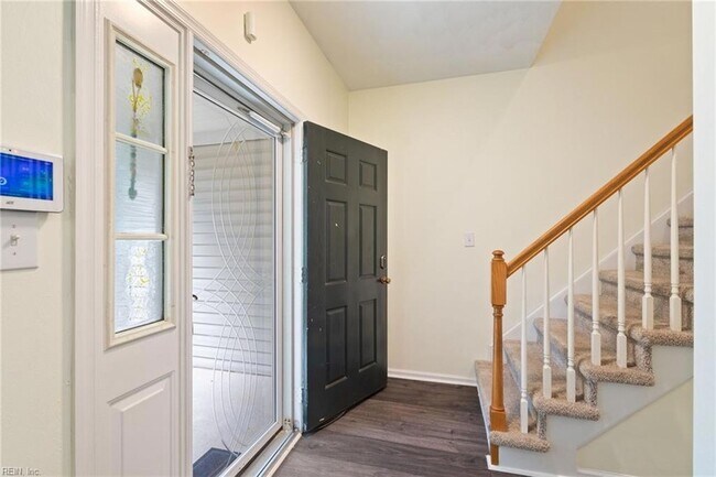 Building Photo - 704 Rocky Run Ct