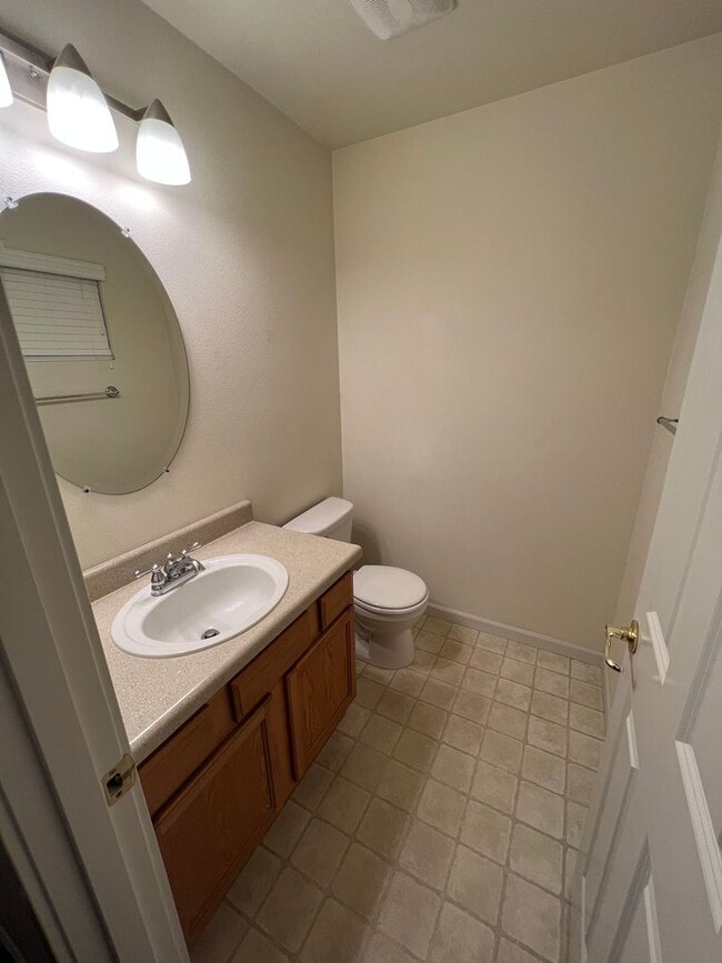 Building Photo - 3 Bedroom DuPont Home with Loft
