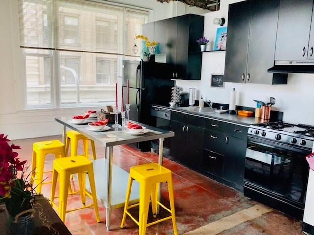 Building Photo - Close to everything, far from the ordinary! Live near it all!