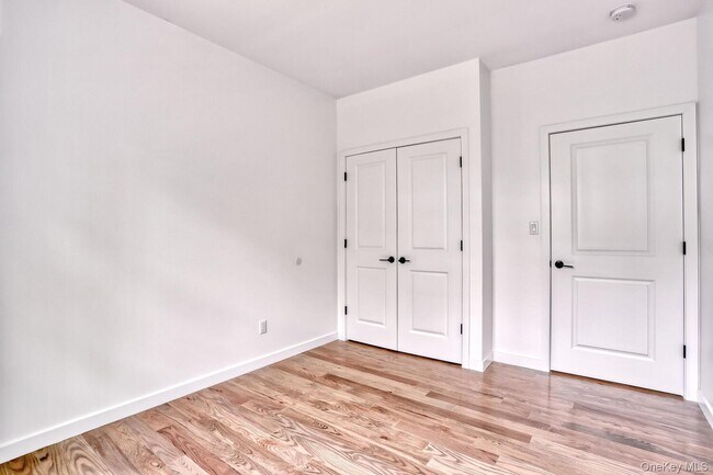 Building Photo - 962 US-9W
