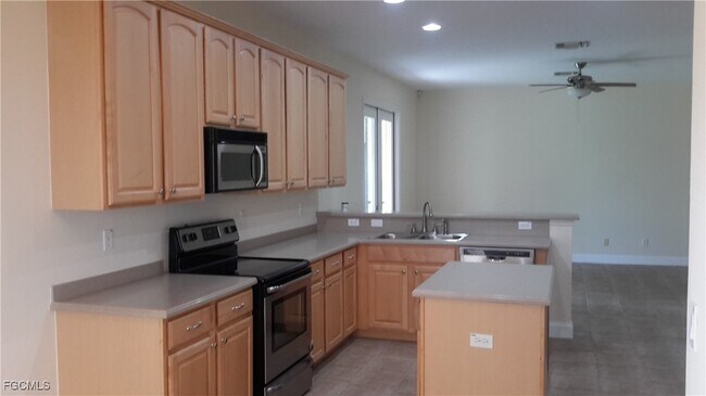 Building Photo - 2054 Willow Branch Dr