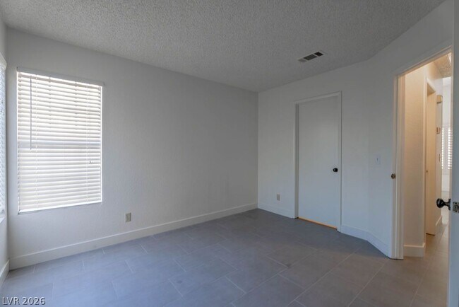 Building Photo - 7045 Sawtooth Dr
