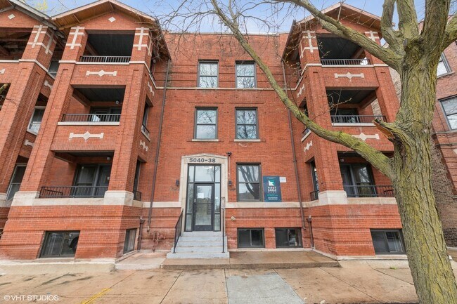 Primary Photo - 5038 S St Lawrence Ave