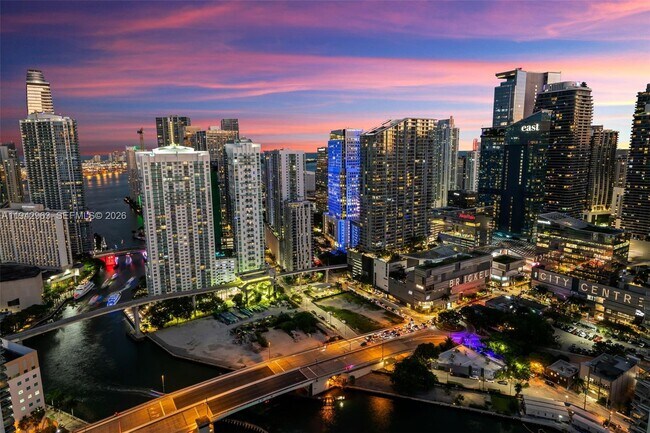 Building Photo - 90 SW 3rd St