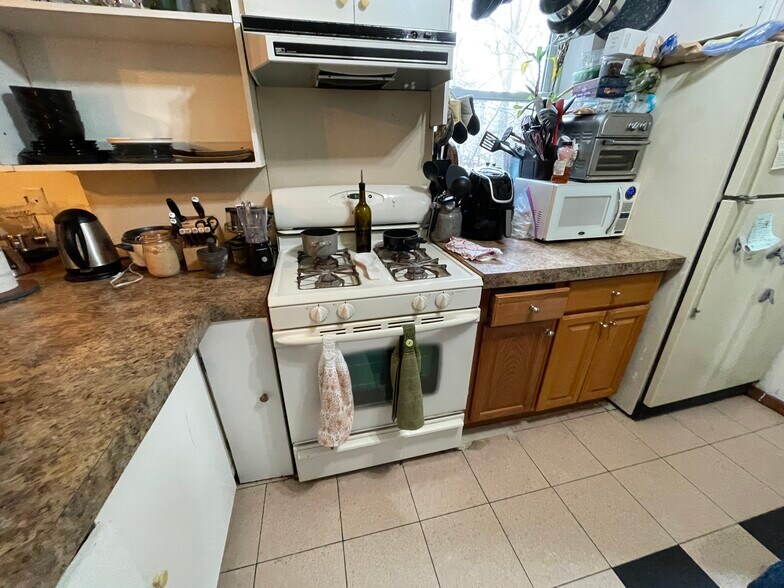 Building Photo - 46 Park Vale Ave