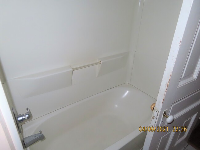 UPSTAIRS BATHTUB - 2026 E Adelaide Ave