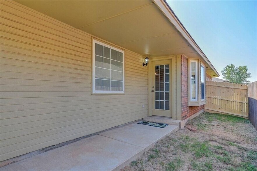 Building Photo - 913 Eagle Cliff Dr