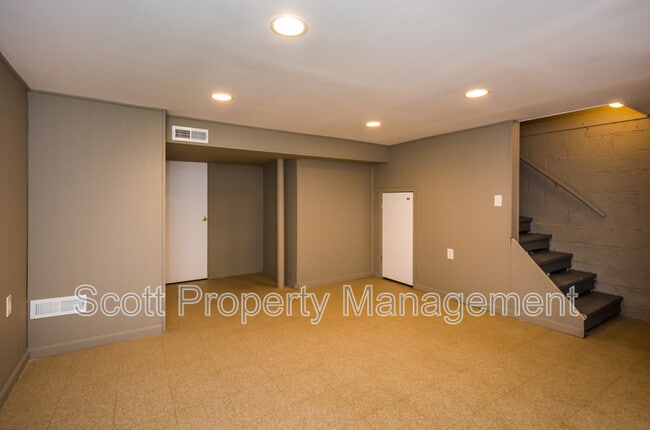 Building Photo - 8627 Willow Oak Rd