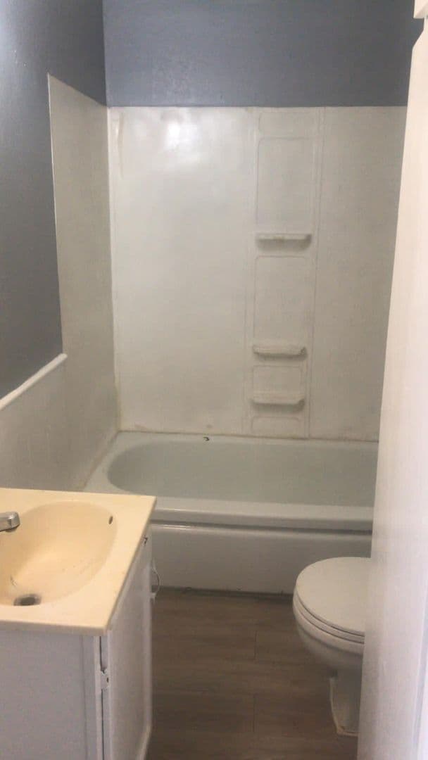 Building Photo - $0 First Month's Rent / $0 Deposit at Move-in