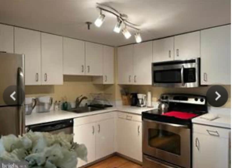 open kitchen - 2001 Hamilton St