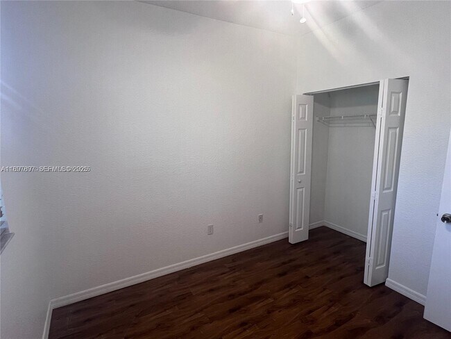 Building Photo - 2224 Anchor Ct