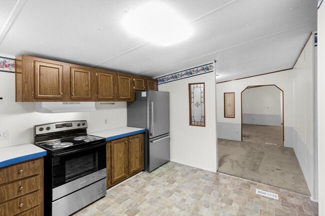 Building Photo - 220 Tree Ln