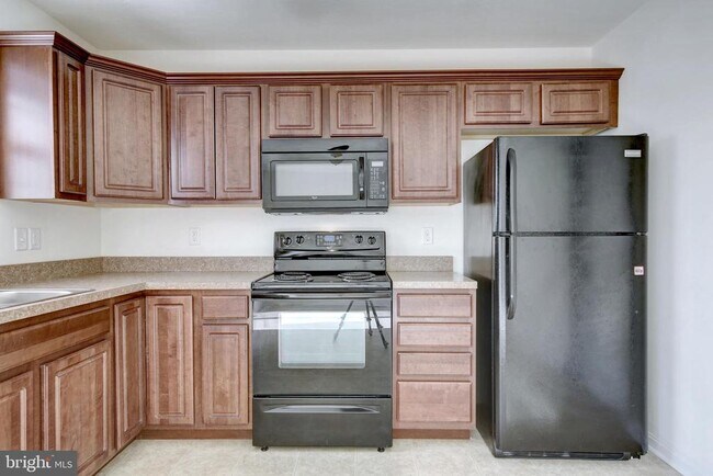 Building Photo - 45 Mustang Dr