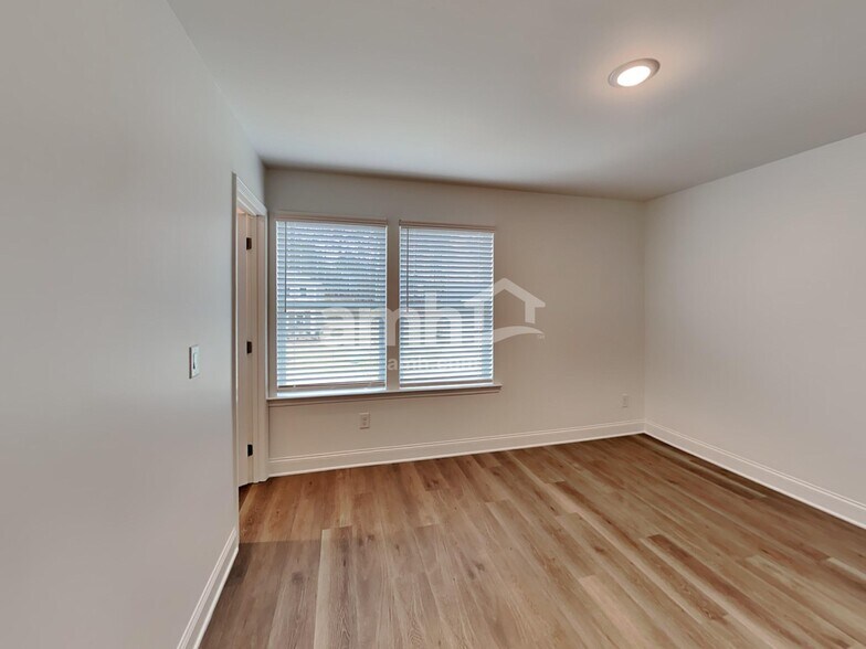 Building Photo - 228 Sapling Way