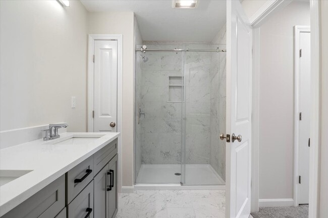 Building Photo - 32 Regency Cir