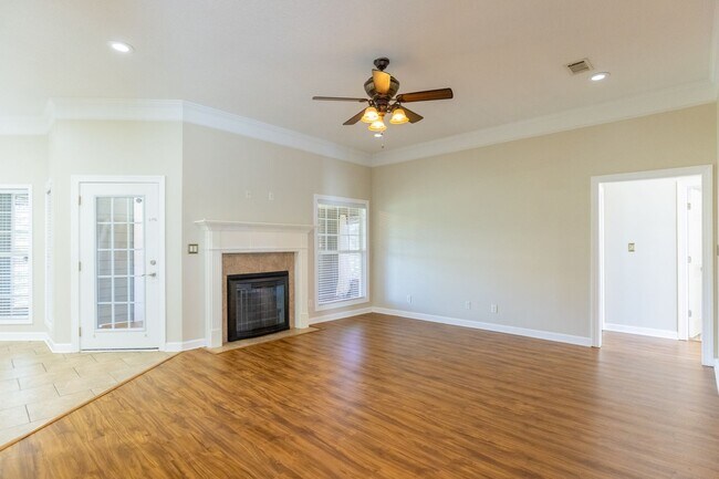 Building Photo - 4004 Grey Oak Dr