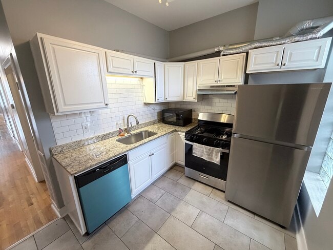 Building Photo - 3140 W Fulton Blvd