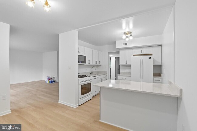 Primary Photo - 5005 Green Mountain Cir