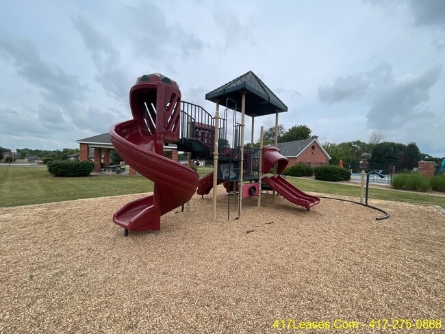 Building Photo - 834 S Duke Ave