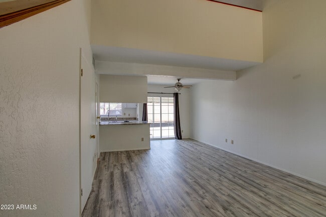 Building Photo - 2215 W Augusta Ave