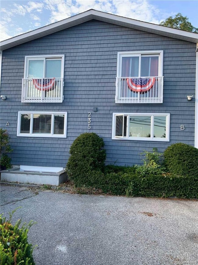 Building Photo - 235 B Manorhaven Blvd