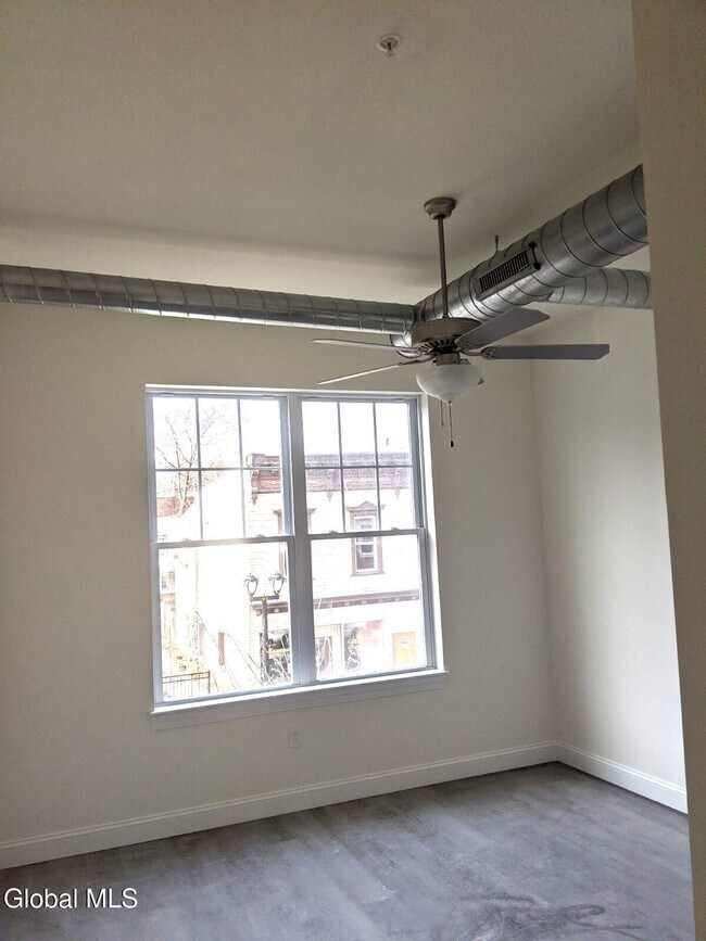 Building Photo - 12 White St