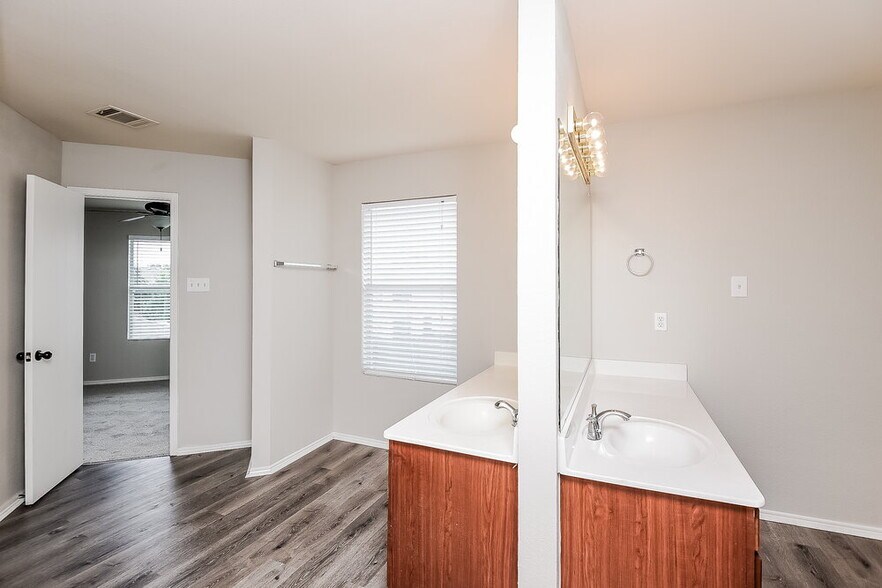 Building Photo - 6217 Winnebago Ct