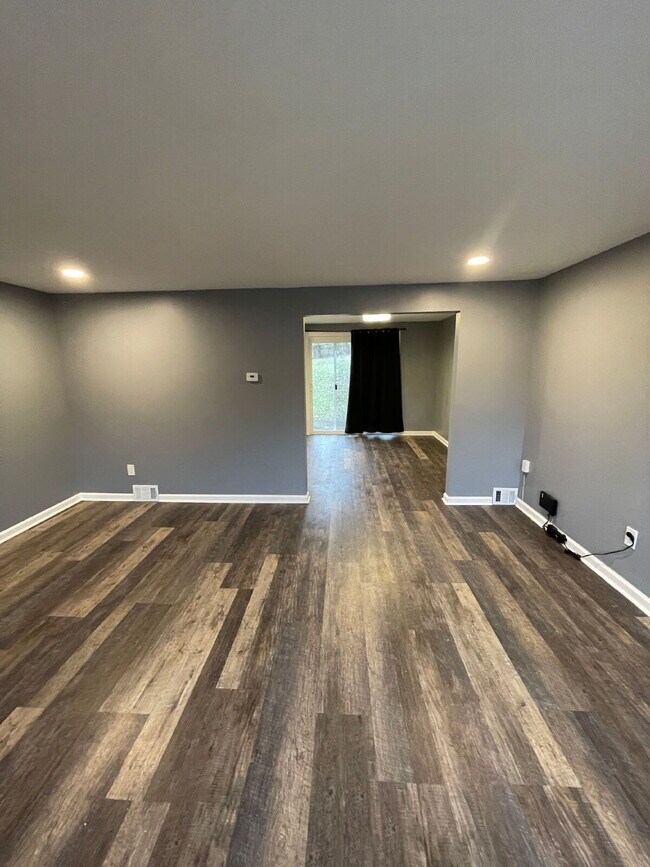 Building Photo - Beautifully updated 3 bed 1 bath home with garage and off-street parking in Penn Hills!