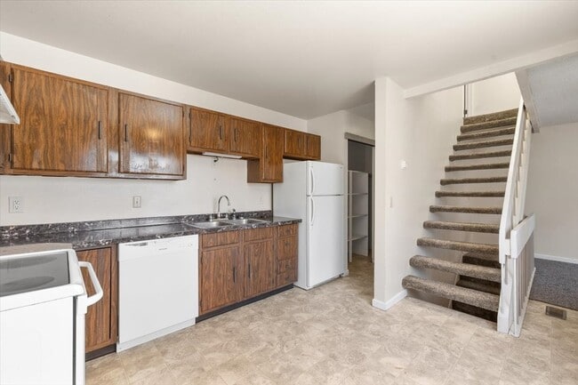 Building Photo - 2252 Avenue C