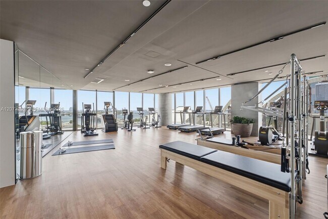 Building Photo - 1400 Biscayne Blvd
