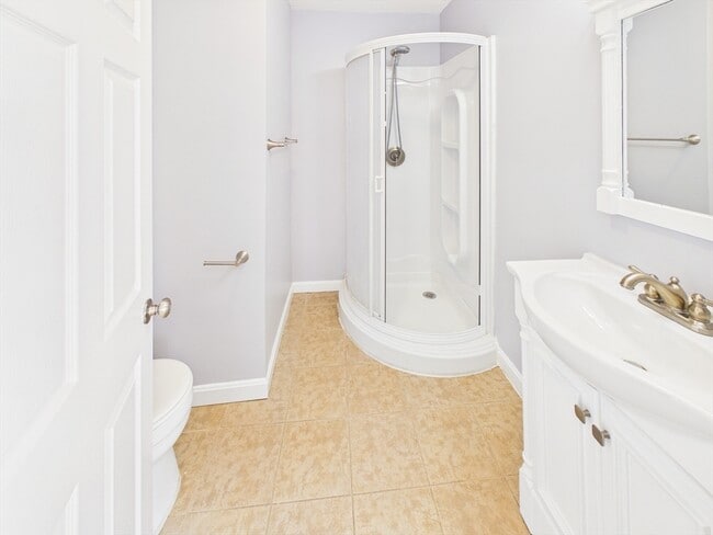 Building Photo - 1015 Hyde Park Ave