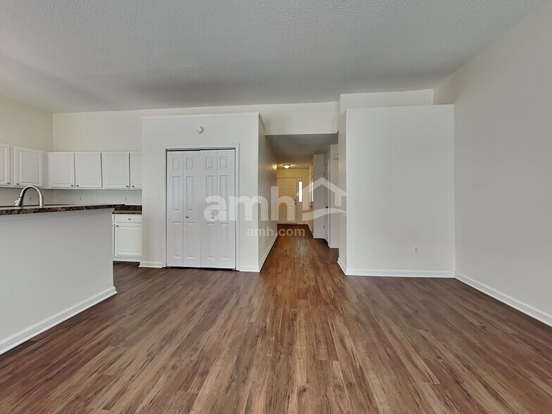 Building Photo - 120 Salem Ridge Ct