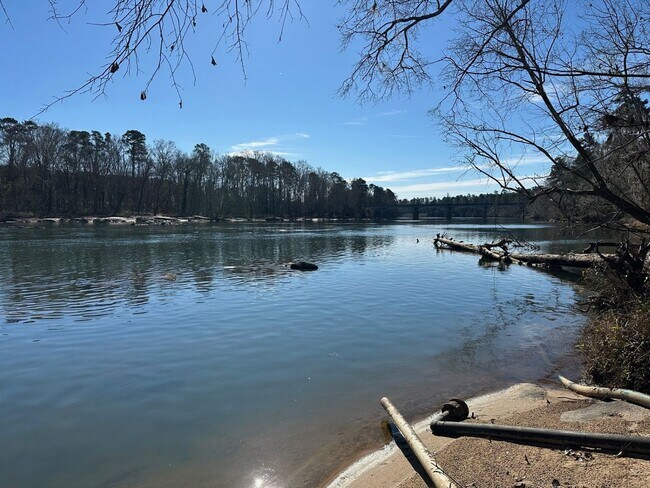 Building Photo - Great Location with a River View!